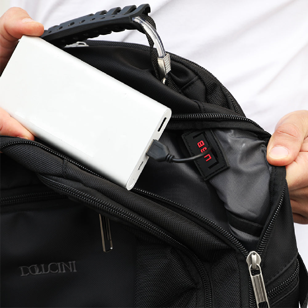 fekete unisex laptop hátizsák belső USB csatlakozó részletével és power bankkal