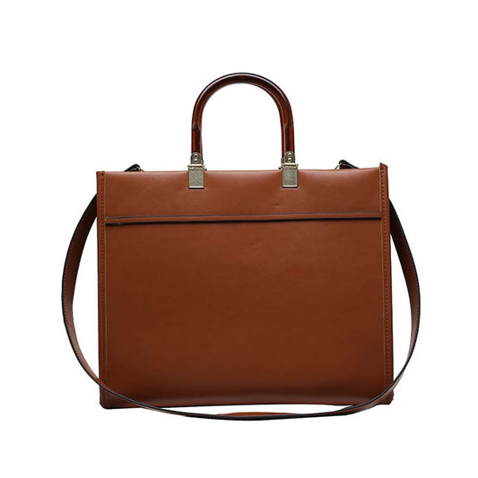 Dollcini barna strukturált női crossbody kézitáska, felső fogantyúval és vállpánttal