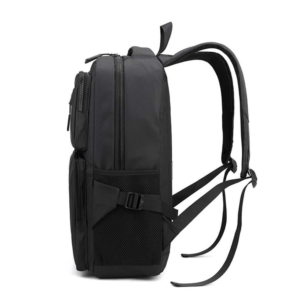 laptoptáska, fekete, kompakt, poliészter anyagból, laptoprekesszel, hátoldali nézetben