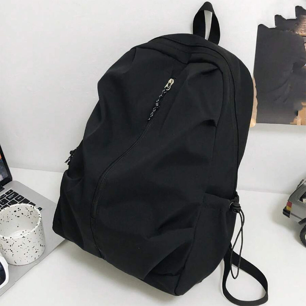 iskolatáska hátizsák, nylon anyagból, laptoprekesszel, oldalnézetben