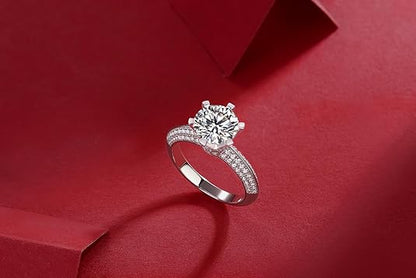 ezüst hatkarmos moissanite gyűrű közeli ékszerfotón