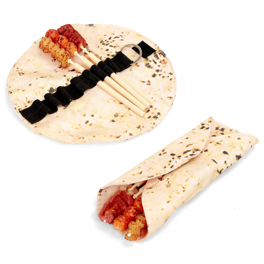 Dollcini tortilla mintás feltekerhető tolltartó, élethű étel formájú termékképen