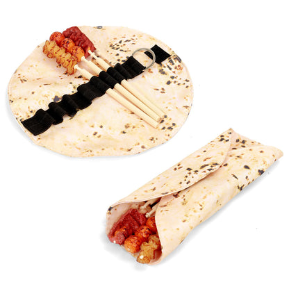 Dollcini tortilla mintás feltekerhető tolltartó, élethű étel formájú termékképen