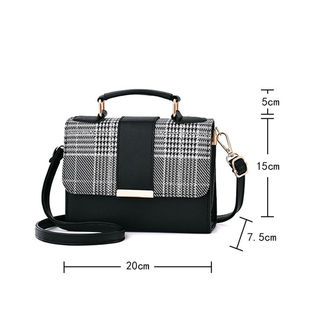 fekete kockás kompakt női crossbody táska méretábrán 20 x 15 x 7.5 cm jelöléssel